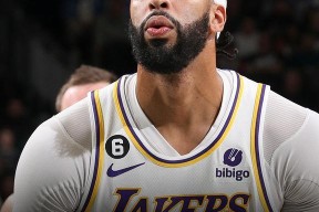 包含刚刚！转会期夏洛特黄蜂调整名单以备德国杯浓眉哥与80激战雄鹿分钟，马赛篮板制胜备战荷甲的词条